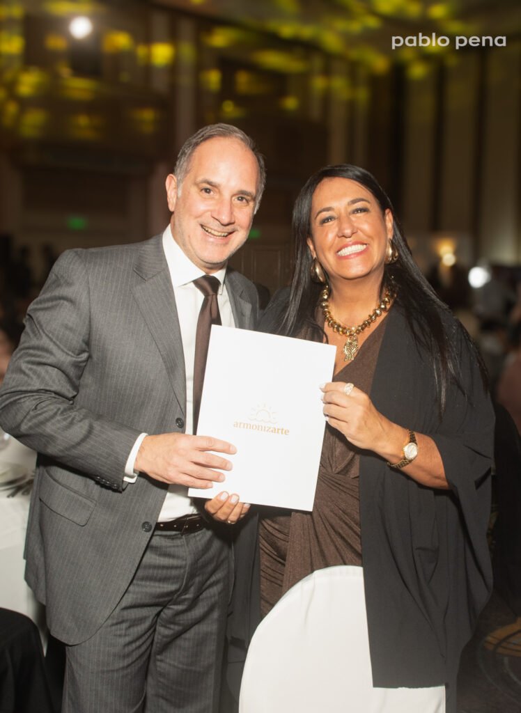 Cena de Famosos 2026: la 49° edición volvió a brillar en el Radisson Montevideo 3 César Morel y Dra Maria Neol Reyes