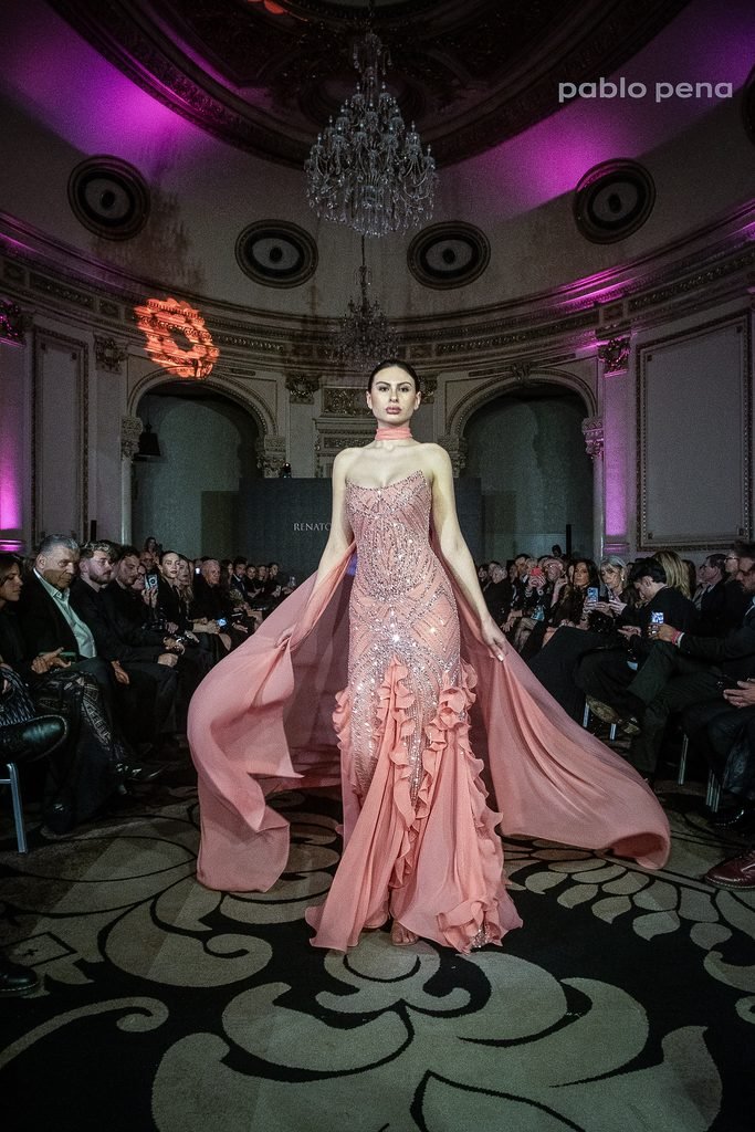 Nicolás Osano representó al diseño uruguayo en el desfile de Renato Papiccio en el Sofitel Carrasco 1 Nicolas Osano 1